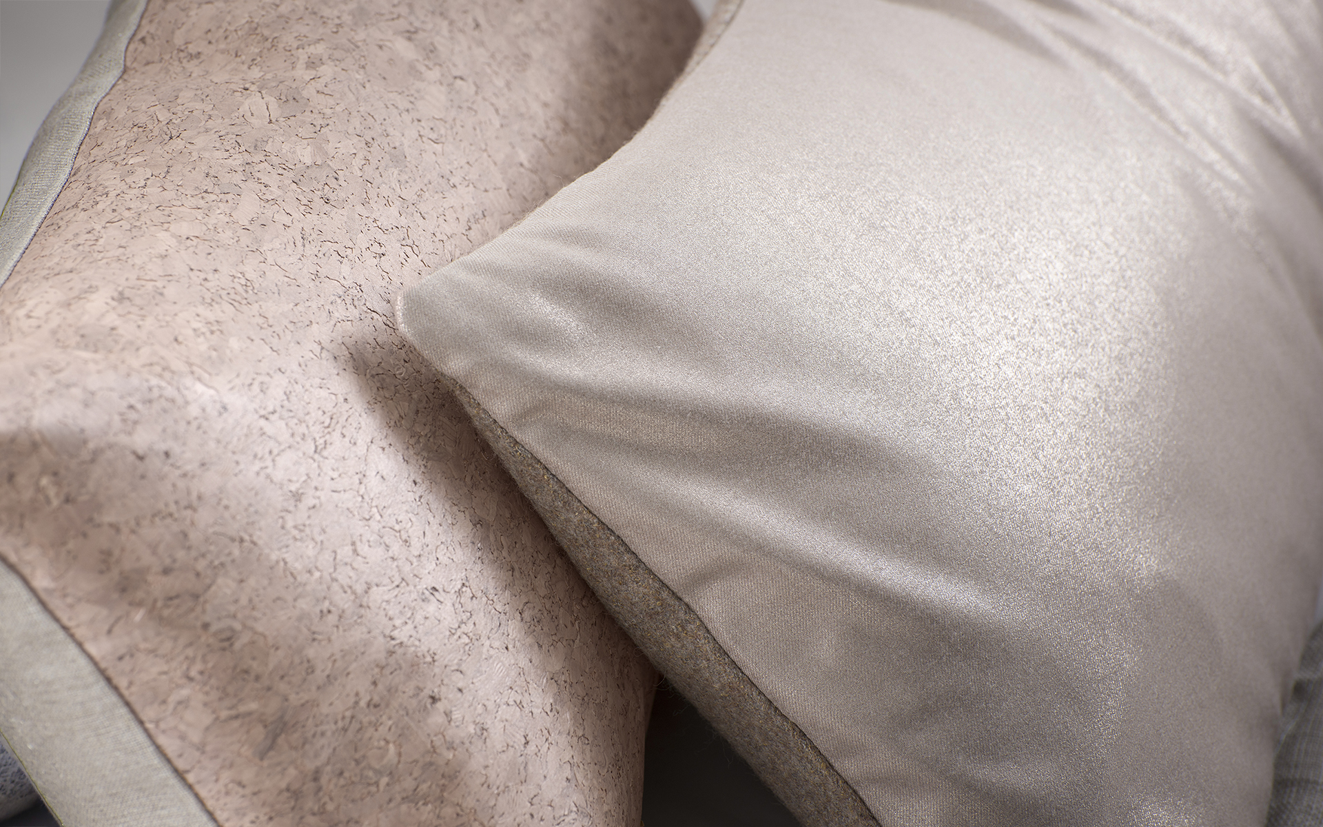 Mrs.Me home couture - cushion Patina Taupe detail2 web